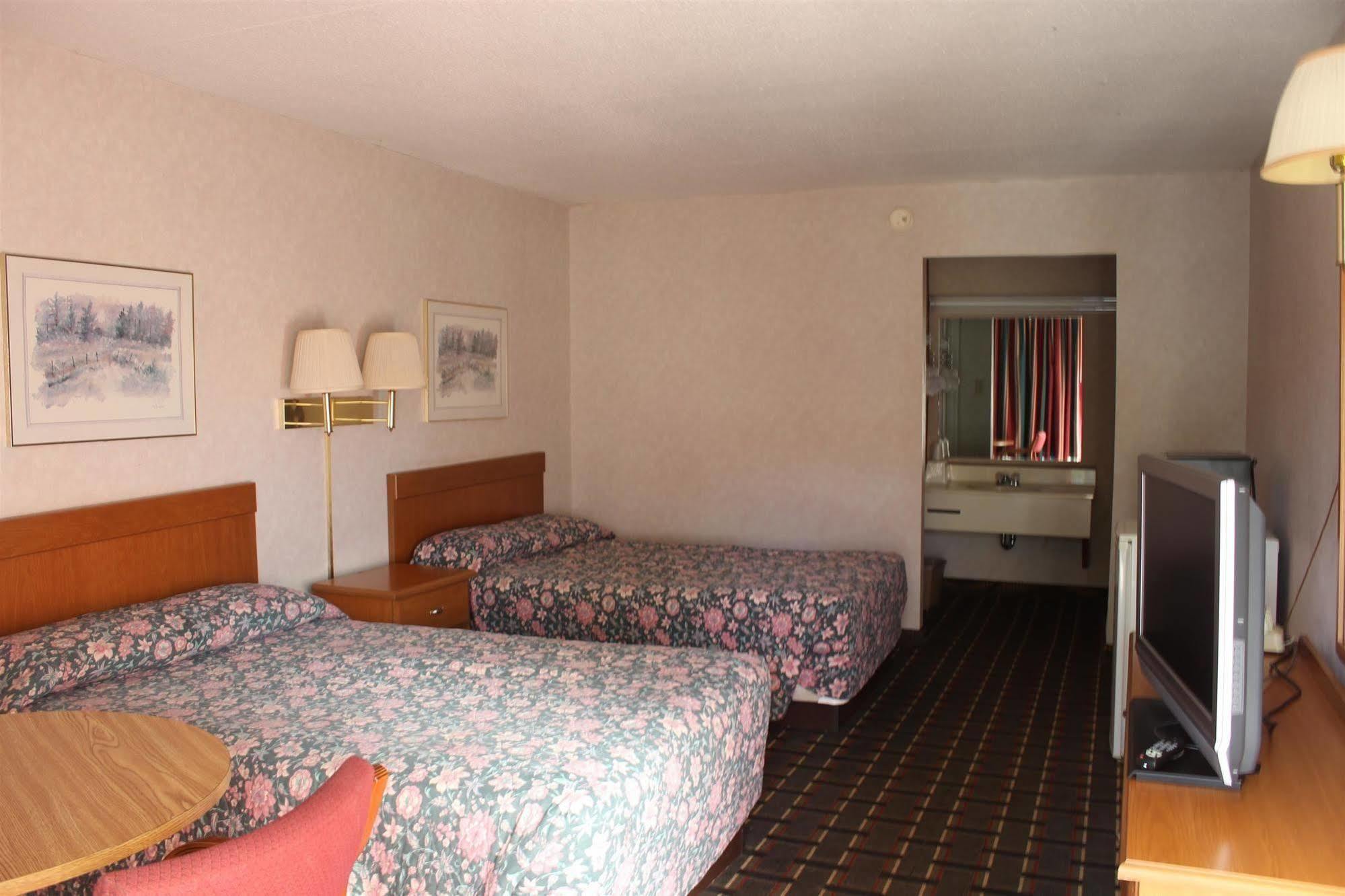 Town And Country Inn Suites Spindale Forest City Exteriör bild